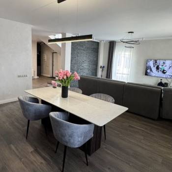 Продается Дом, 200 м²