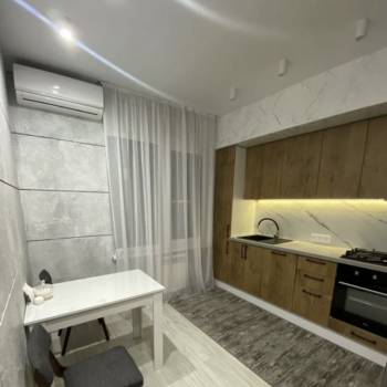 Продается 1-комнатная квартира, 38 м²