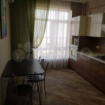 Сдается 1-комнатная квартира, 42 м²