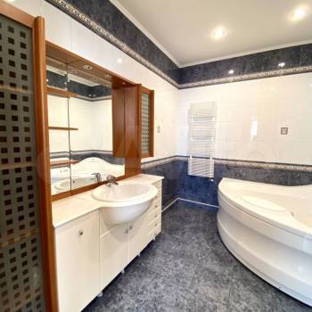Продается 3-х комнатная квартира, 155 м²