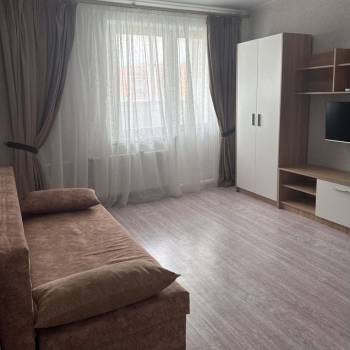 Сдается 1-комнатная квартира, 39 м²