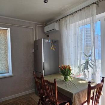 Продается 1-комнатная квартира, 54 м²