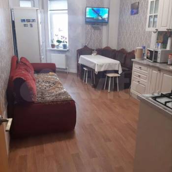 Продается 1-комнатная квартира, 50 м²