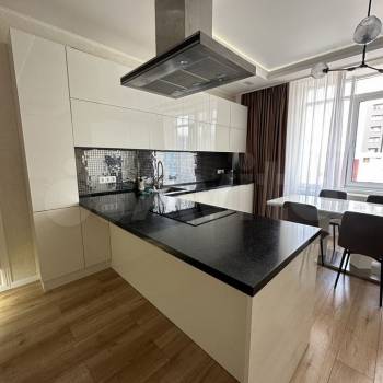 Продается 2-х комнатная квартира, 104 м²