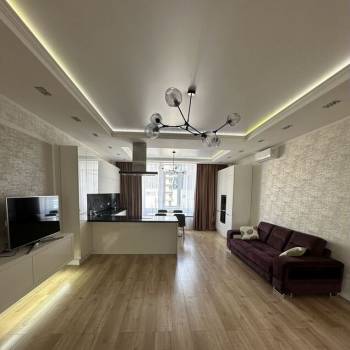 Продается 2-х комнатная квартира, 104 м²
