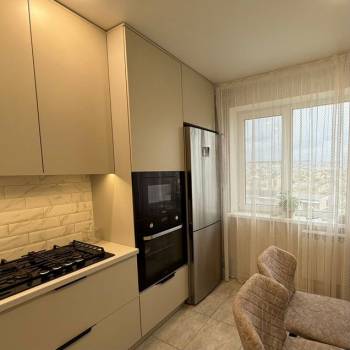Продается Многокомнатная квартира, 82 м²