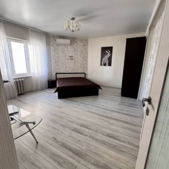Сдается 2-х комнатная квартира, 75 м²