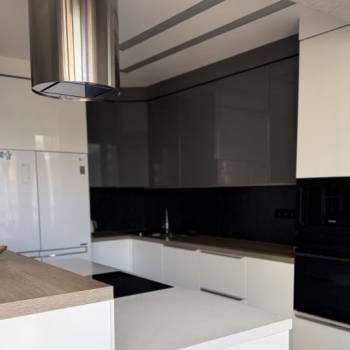 Продается Многокомнатная квартира, 140 м²