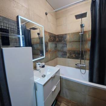 Продается 1-комнатная квартира, 45 м²