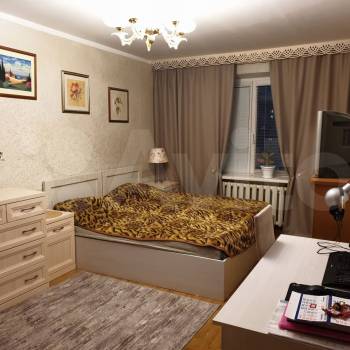 Продается Многокомнатная квартира, 77 м²
