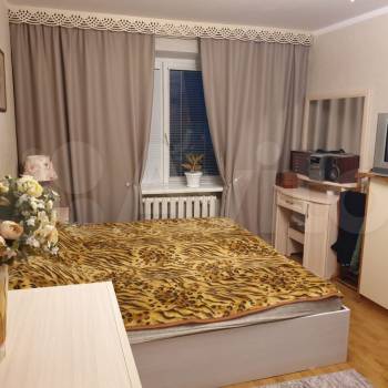 Продается Многокомнатная квартира, 77 м²