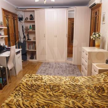 Продается Многокомнатная квартира, 77 м²