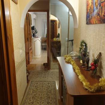 Продается Многокомнатная квартира, 77 м²