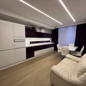 Продается 3-х комнатная квартира, 107 м²