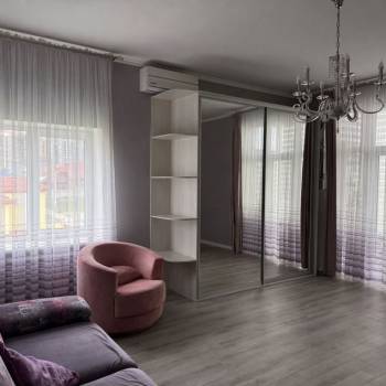 Сдается 1-комнатная квартира, 56 м²