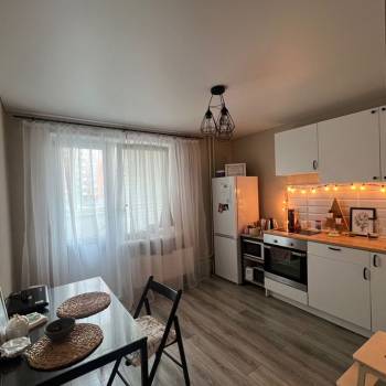 Продается 1-комнатная квартира, 37,4 м²