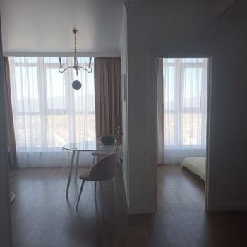 Продается 1-комнатная квартира, 42 м²