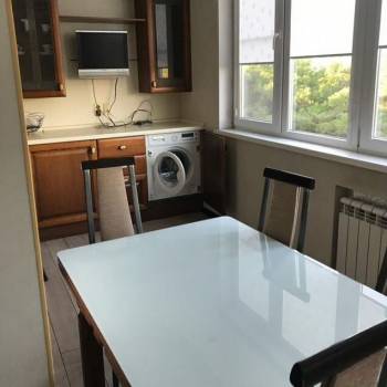 Сдается 1-комнатная квартира, 70 м²