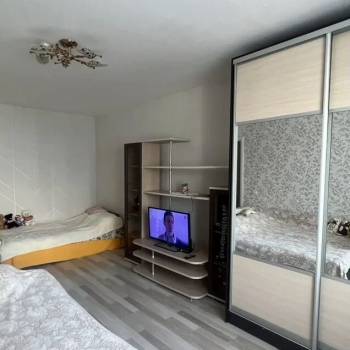 Продается 1-комнатная квартира, 37 м²