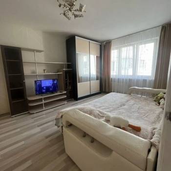 Продается 1-комнатная квартира, 37 м²