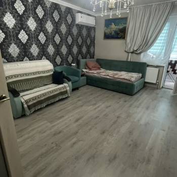 Продается 1-комнатная квартира, 53 м²