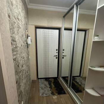 Продается 1-комнатная квартира, 53 м²