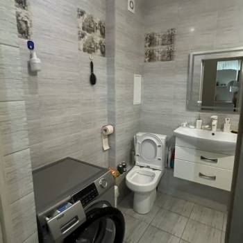 Продается 1-комнатная квартира, 53 м²