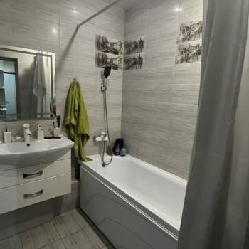 Продается 1-комнатная квартира, 53 м²