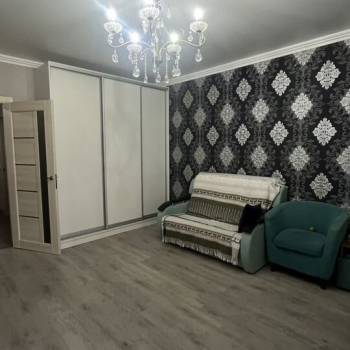 Продается 1-комнатная квартира, 53 м²