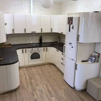 Сдается 2-х комнатная квартира, 94 м²