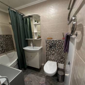 Продается 1-комнатная квартира, 38 м²