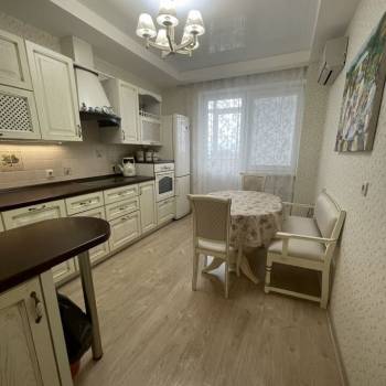 Продается 1-комнатная квартира, 43 м²