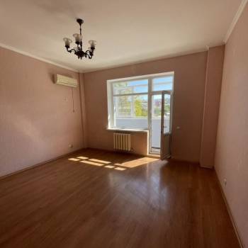 Продается 1-комнатная квартира, 48 м²