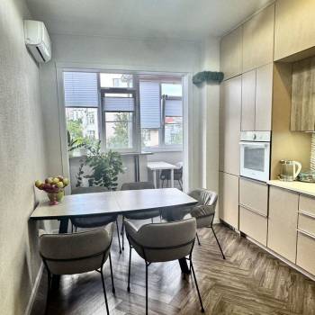 Продается 2-х комнатная квартира, 77 м²
