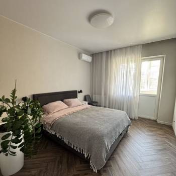 Продается 2-х комнатная квартира, 77 м²