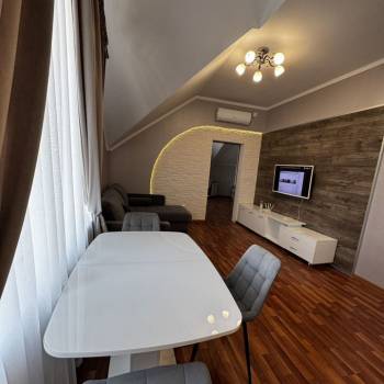 Сдается 1-комнатная квартира, 52 м²