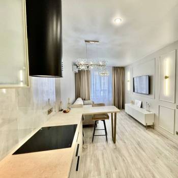 Продается 1-комнатная квартира, 42 м²