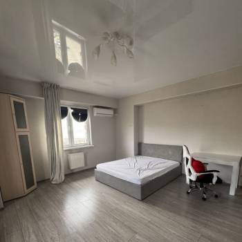 Сдается 2-х комнатная квартира, 77 м²