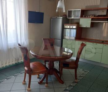 Продается 2-х комнатная квартира, 110 м²