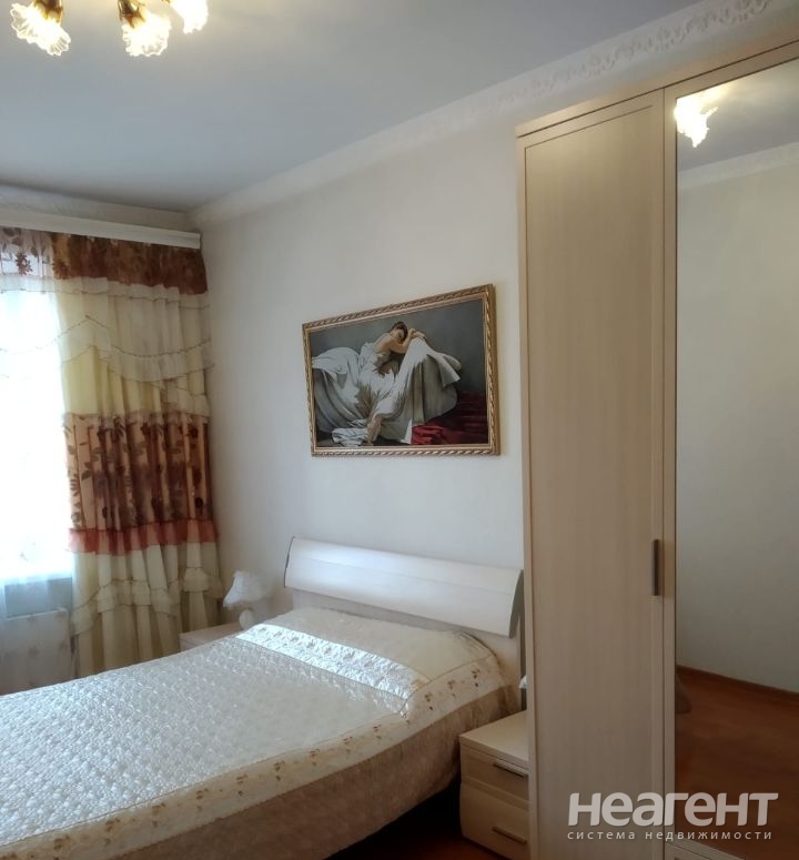 Сдается 1-комнатная квартира, 60 м²