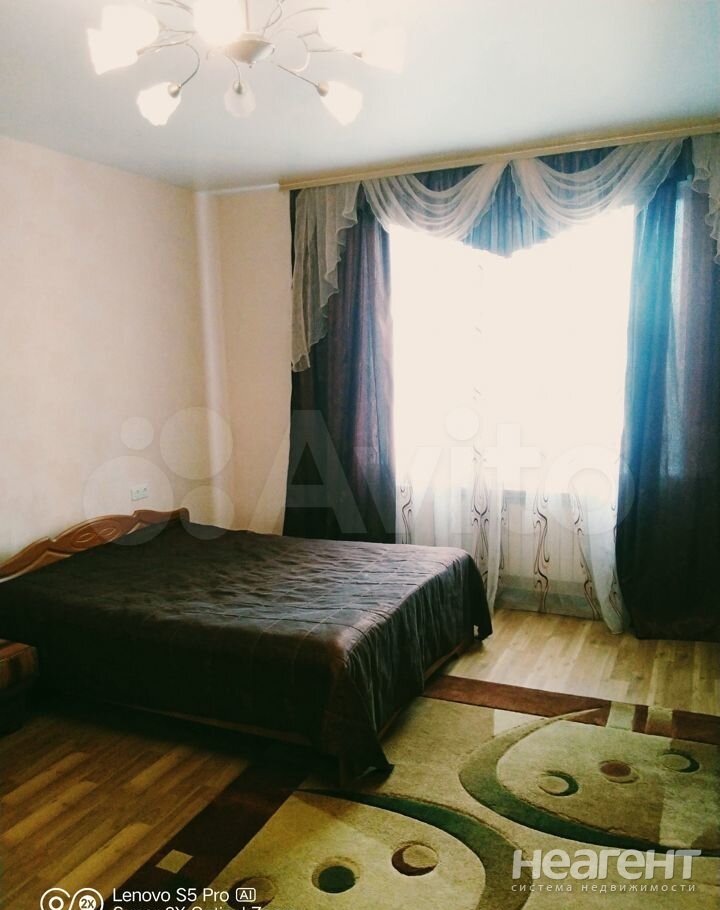 Сдается 2-х комнатная квартира, 81 м²