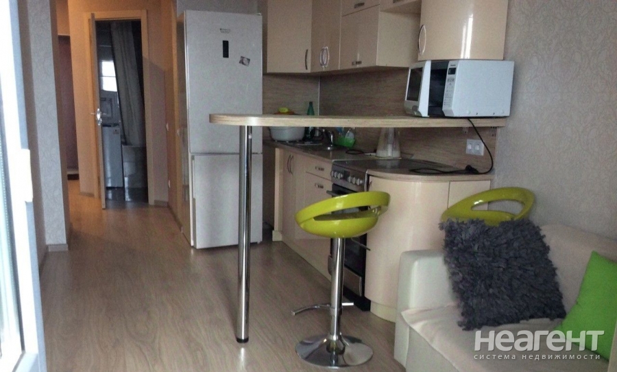 Продается 1-комнатная квартира, 42 м²