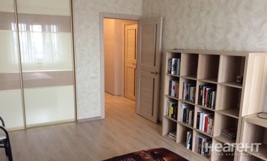 Продается 1-комнатная квартира, 42 м²