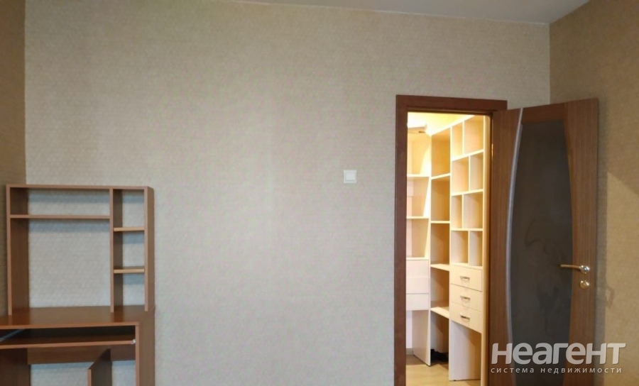 Продается 1-комнатная квартира, 43 м²