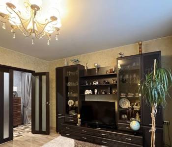 Продается Многокомнатная квартира, 77,6 м²