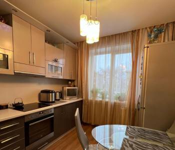 Продается Многокомнатная квартира, 77,6 м²