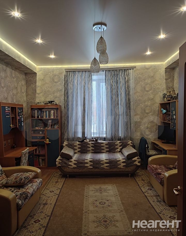 Продается Многокомнатная квартира, 120 м²