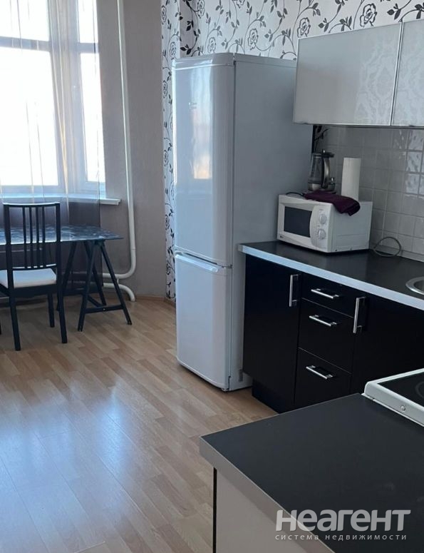 Сдается 2-х комнатная квартира, 100 м²