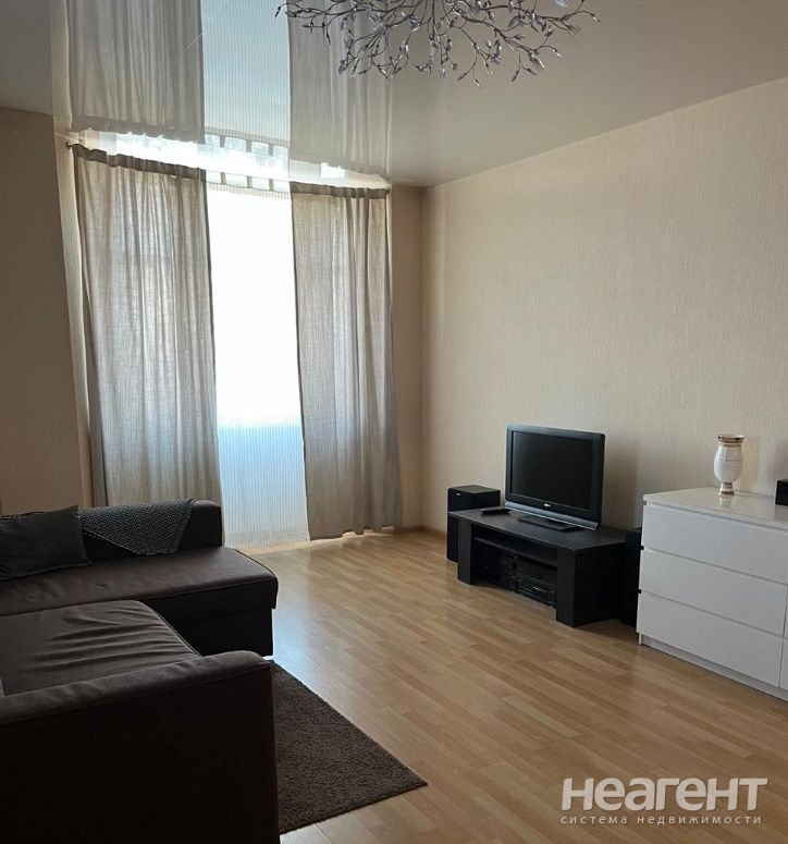 Сдается 2-х комнатная квартира, 100 м²