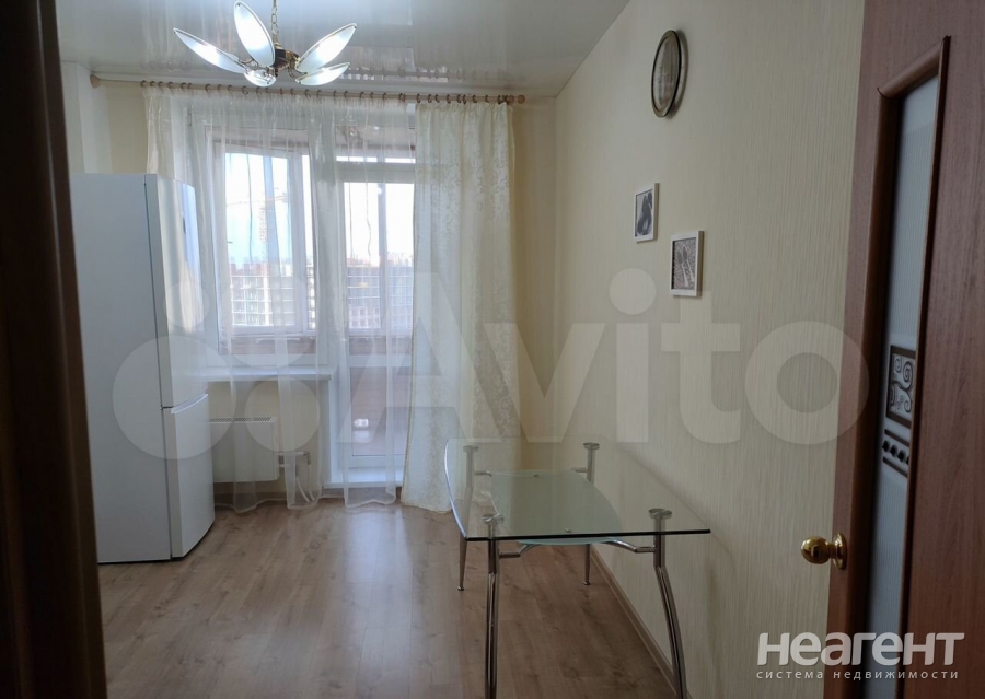 Сдается 1-комнатная квартира, 63 м²